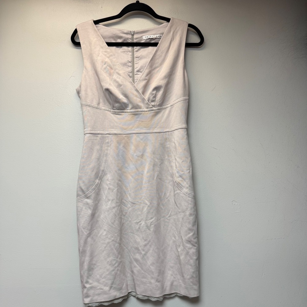 Trina Turk Sheath Dress Womens Size 4‎ Taupe Excellent Lace Trim V-Neck Pockets